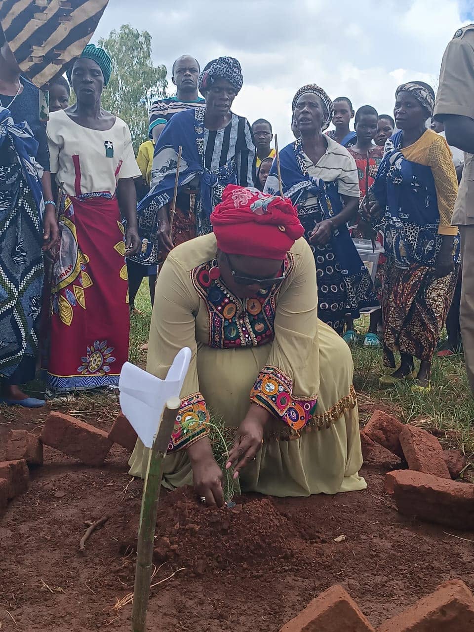 Gogo Jalavikuwa plants a seedling at Hoho Primary School